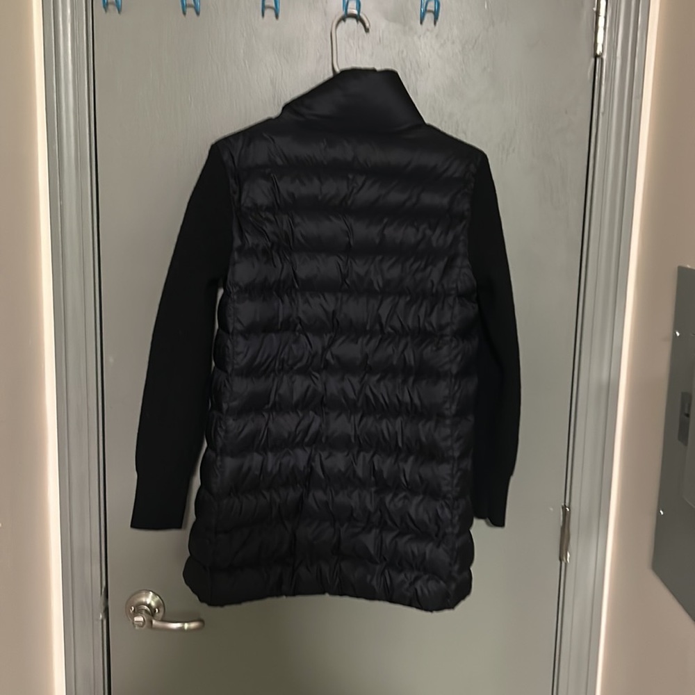 Brand new no tags sat in closet for 2 years. Great for fall season or as a gift!